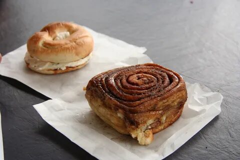 File:Bagel and cinnamon bun (4617778014).jpg - Wikimedia Com