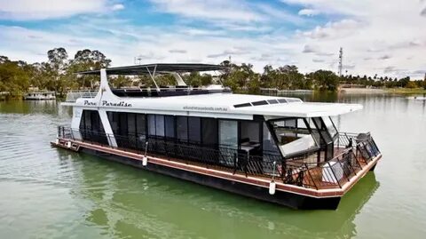 Houseboat holidays, Murray River Captain on a dream boat