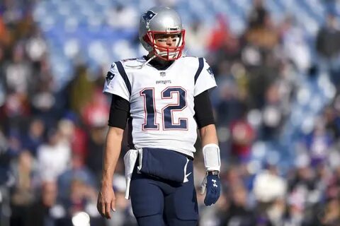 Tom Brady shouts at Josh McDaniels on sideline after New Eng