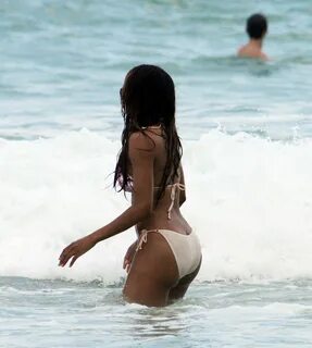 PAN GRANDE PELICULAS: Ciara - Bikini candids in Miami Beach 