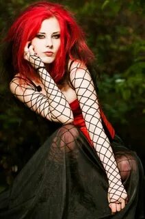 Red haired goth Gothic hairstyles, Redhead girl, Redhead bea