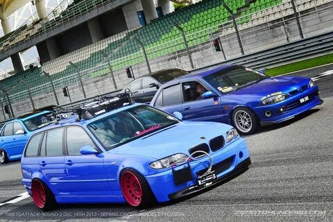 Slammed E46 wagon on Sepang F-1 Circuit during the EPIC STAN