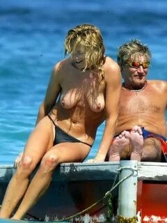 Penny Lancaster topless paparazzi photos Celebs Dump