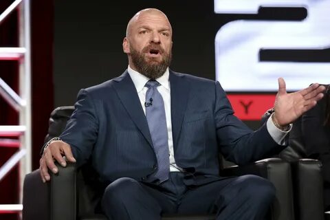 WWE leaves virtual reality behind in 1st tour since 2020 AP 