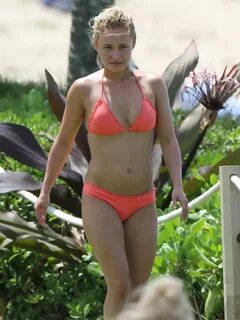 Hayden Panettiere wearing sexy bikinis on a vacation in Hawa