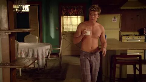 ausCAPS: Hunter Parrish shirtless in Weeds 4-06 "Excellent T