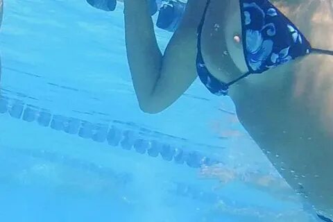 Downblouse Underwater voyeur looking for a nipple slip