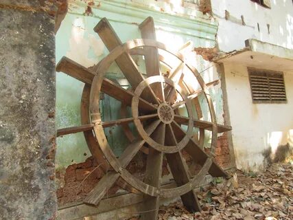 File:Chakram (Water Wheel) From Thrissur, Kerala IMG 5432.JP