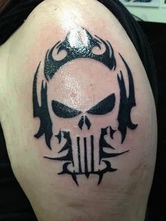 Punisher tattoo Punisher tattoo, Hand tattoos for guys, Skul