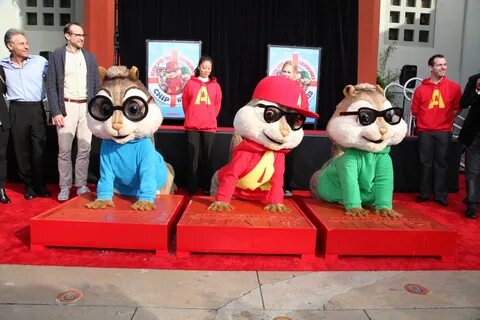 ALVIN AND THE CHIPMUNKS: CHIPWRECKE D - Stunned Crowd At Hol