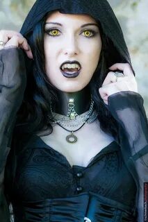 Model Ariana Servas Vampire girls, Female vampire, Gothic va