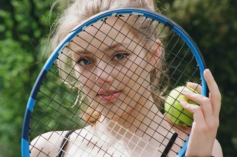 On the tennis court with Grace Van Dien - C-Heads Magazine