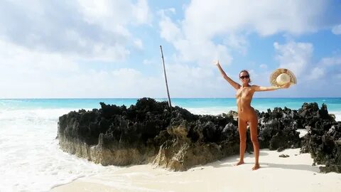 Голые девушки на необитаемом острове (58 фото) - порно фото