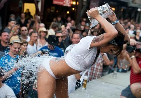 Wet T-Shirt Contest - Pullman City Westernstadt