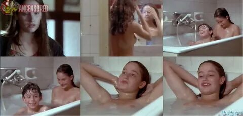 Marie Gillain nude pics.
