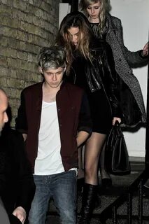 Niall Horan is single again, after splitting from model gf N