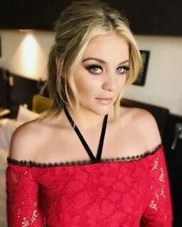55+ Sexy Lauren Alaina Boobs Pictures Uncover Her Awesome Bo