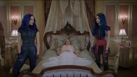 Mal and Evie beside Audrey Disney descendants movie, Movie c