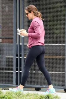 jennifer garner grabs a post-workout beverage as she leaves 