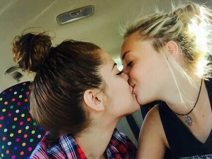 Pinterest: @brookhall123 ✨ Cute Lesbian Couples, Lesbian Love, Lesbians Kis...