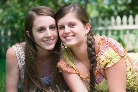 Two teenage girls posing cheek to cheek outdoors - 免 費 照 片 檔