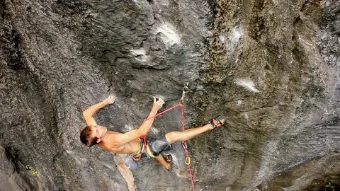 UKC Photos - Felipe Camargo on the start crux of Premonição,