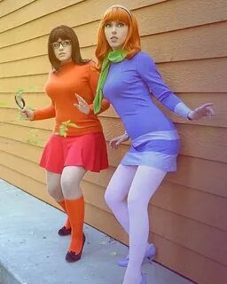 Velma cosplay by @ohmysophii Daphne cosplay by @aprilgloria 