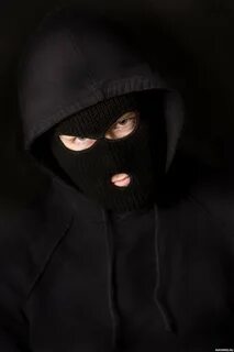 Фото мужчины в чёрной маске с капюшоном на голове - Фотограф