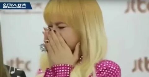 Koreaboo on Twitter: "BLACKPINK Lisa Begins Crying On Camera