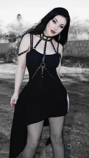 Pin by Kayla Burleson on Gothic Models Gothic outfits, Gothi