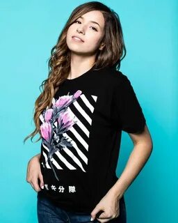 Pokimane Bloom Tee Celebrity bodies, Cute girl outfits, Hot 