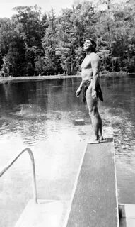 Johnny Weissmuller during filming of a Tarzan movie - Wakull