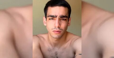 Omar Ayuso publica una foto en Instagram con un hombre desnu