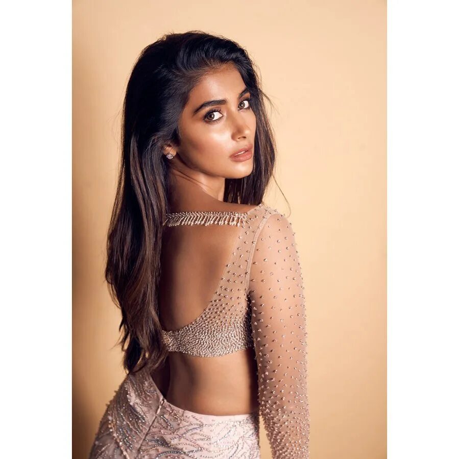 460 тыс. отметок «Нравится», 1 748 комментариев — Pooja Hegde (@hegdepooja)...