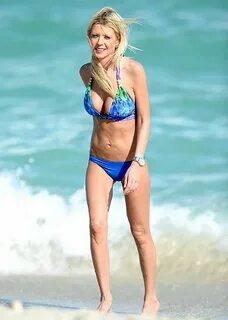 Tara Reid Shows Off Stunning Bikini Body in Miami, Looks Ton