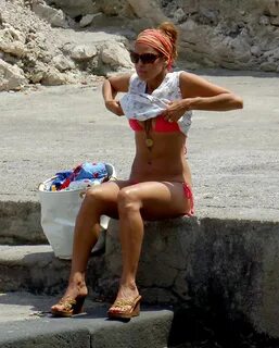 Eva Mendes bikini pictures - picture uploaded by fatespuppet