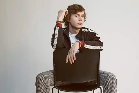 Evan Peters Opens Up About His Role in 'Pose': Photo 4093801