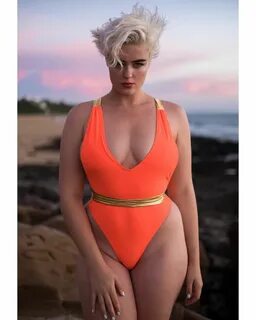 Pin by Aaron Cunningham on Ladies - Stefania Ferrario Pool f