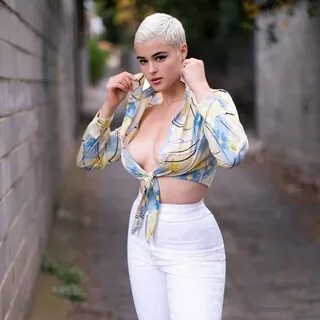 Stefania Ferrario picture