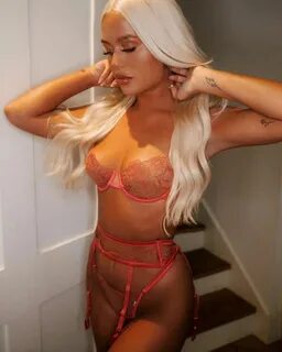 Lottie Tomlinson Nude and Sexy Photo and Video Collection - 