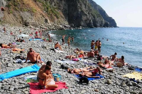TOP 16 Amazing Cinque Terre Beaches to Catch the Sun (+ map)