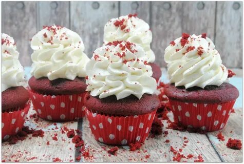 Red Velvet Cupcakes / Super Moist Red Velvet Cupcakes - Give