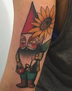 Ylenia Manzoni Vinil gnome tattoo Tattoos, Leaf tattoos, Flo
