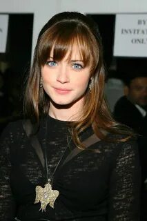 Alexis Bledel - Spring 2007 - Around Smashbox - Day 1 Alexis