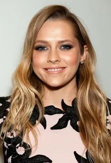 Teresa Palmer Smoky Eyes - Teresa Palmer Beauty Looks - Styl