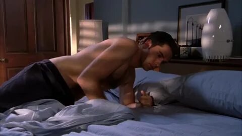 ausCAPS: Zachary Levi shirtless in Chuck 4-01 "Chuck Versus 