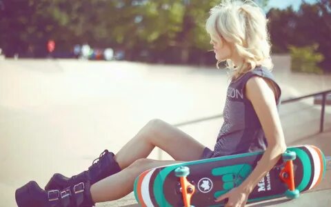 Wallpaper : women, model, blonde, looking away, skateboard, 