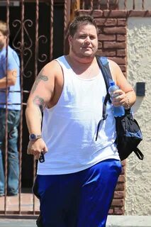 Cele bitchy Pregnant man Thomas Beatie is mad at Chaz Bono f