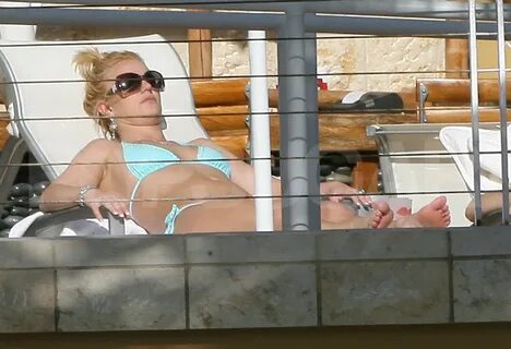 Bikini Photos of Britney Spears in Miami POPSUGAR Celebrity