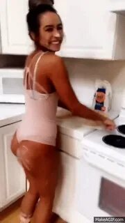 Sommer Ray jiggle on Make a GIF